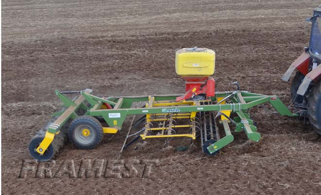 M3100 trailed combinator with pneumatic seeder unit