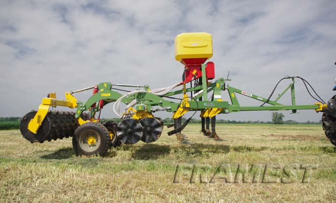 REPTILL cultivator with pneumatic seeder unit