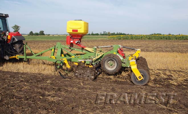 REPTILL cultivator with transport kit and pneumatic seeder unit